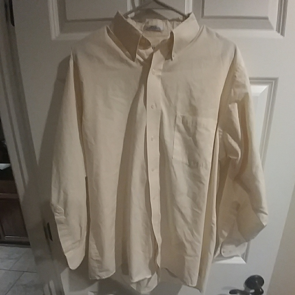 Van Heusen Yellow wrinkle-free yellow dress shirt
